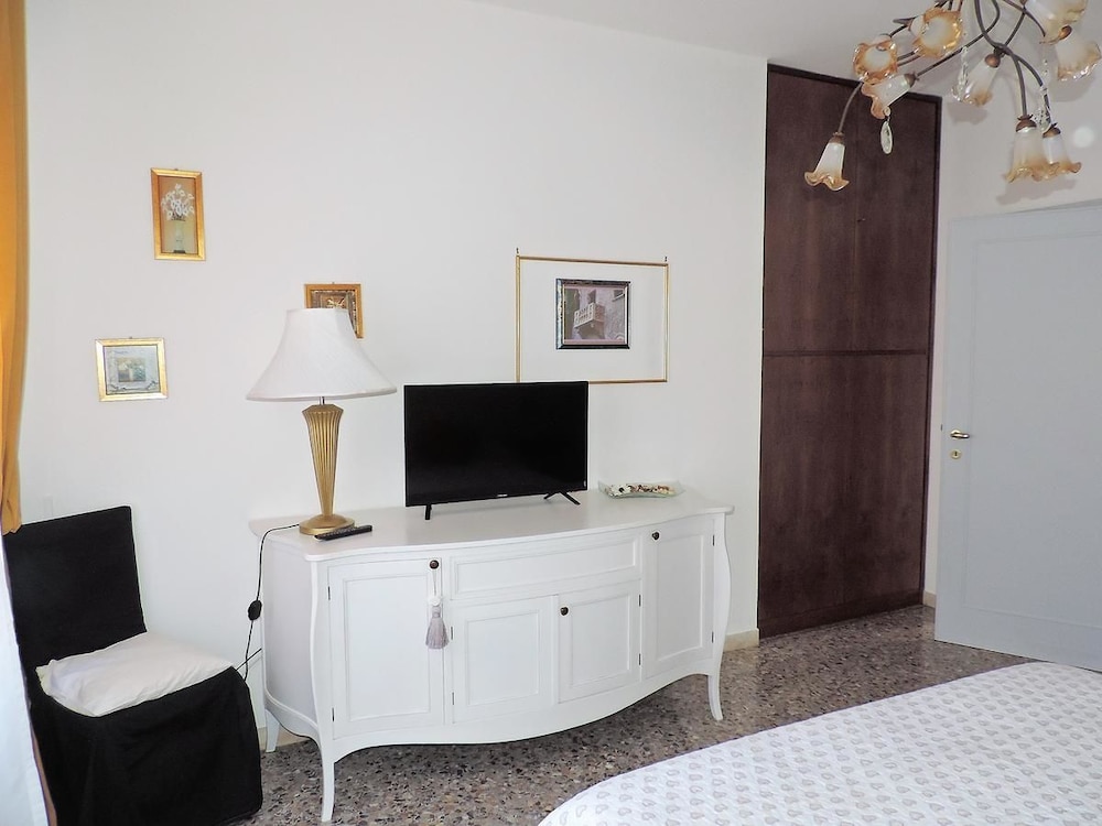 Comfort Double Room, Shared Bathroom photo 2