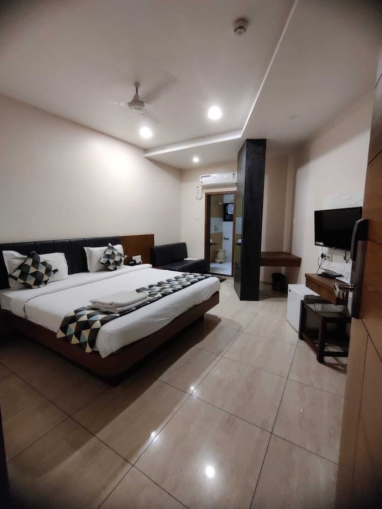 Comfort Room, 1 Double Bed, Accessible, City View photo 3