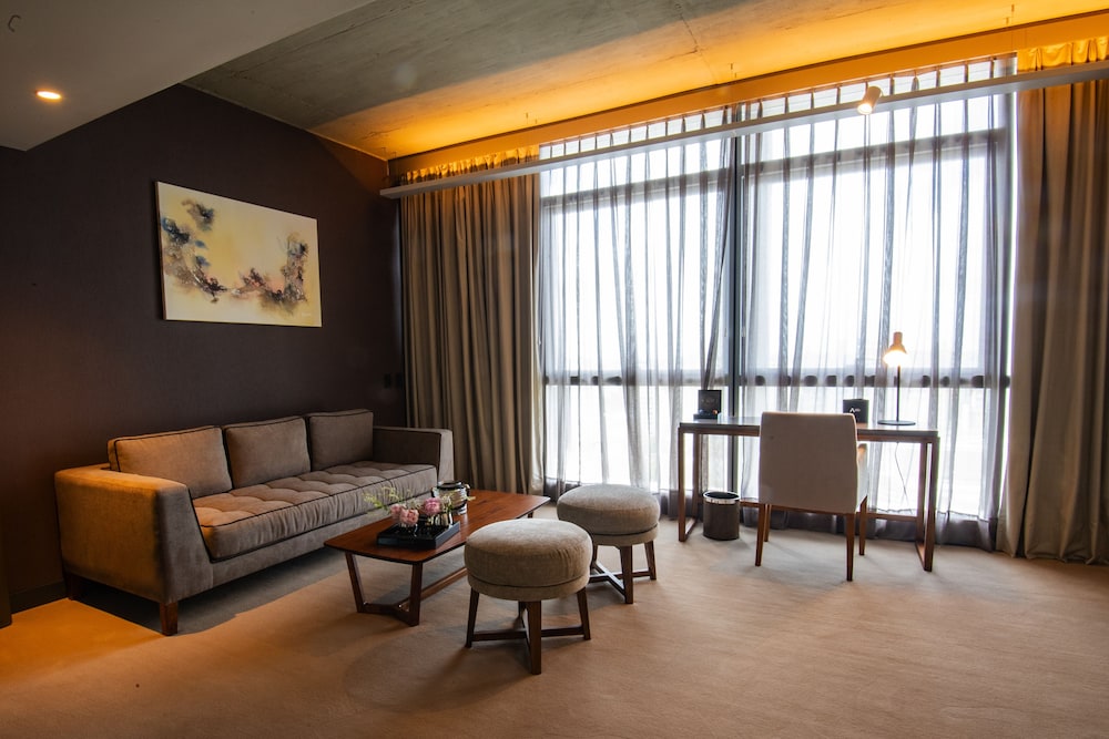 Junior Suite, 1 King Bed photo 1