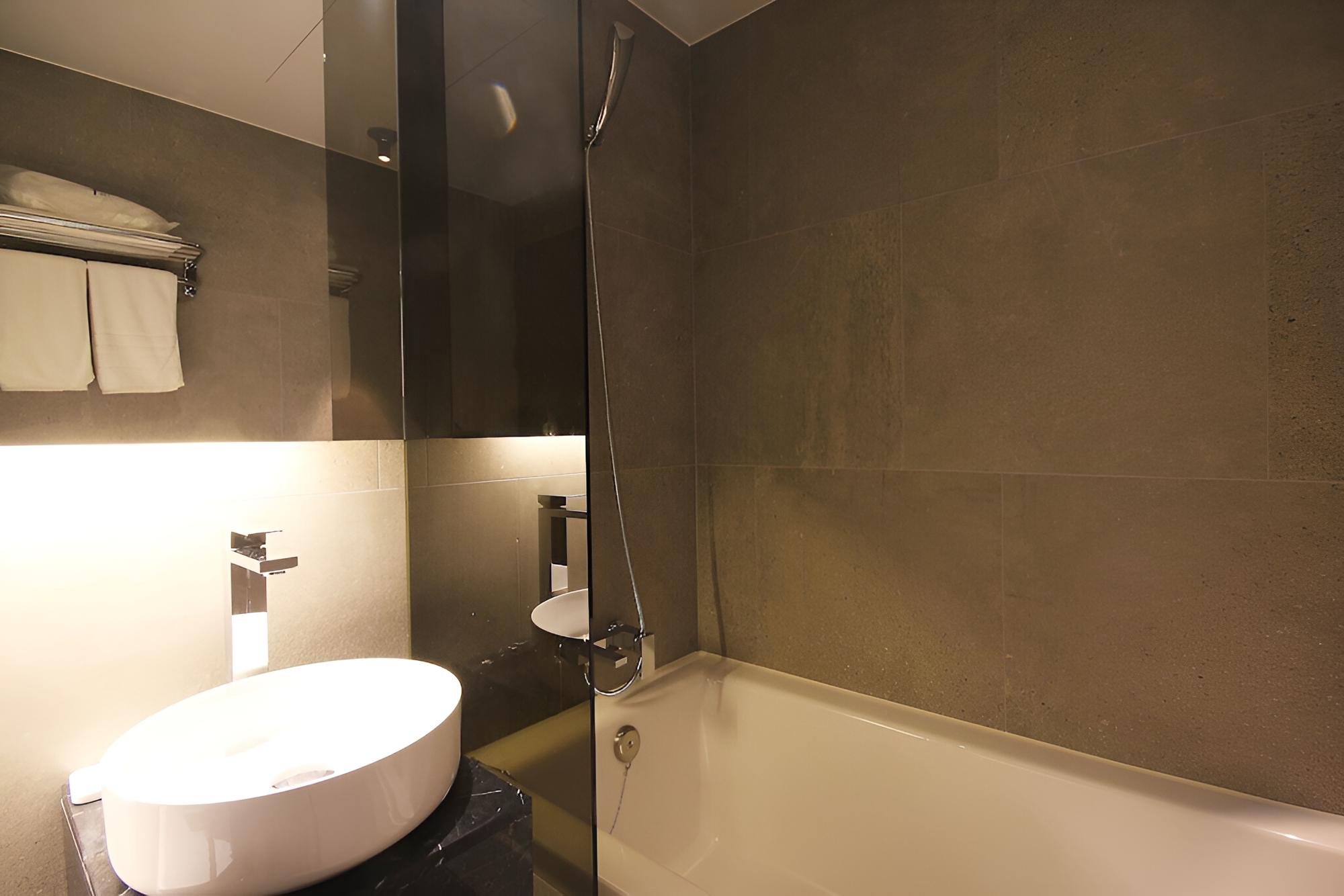 Room (Twin (Ddouble Single) (Bathtub OTT)) - Photo 2