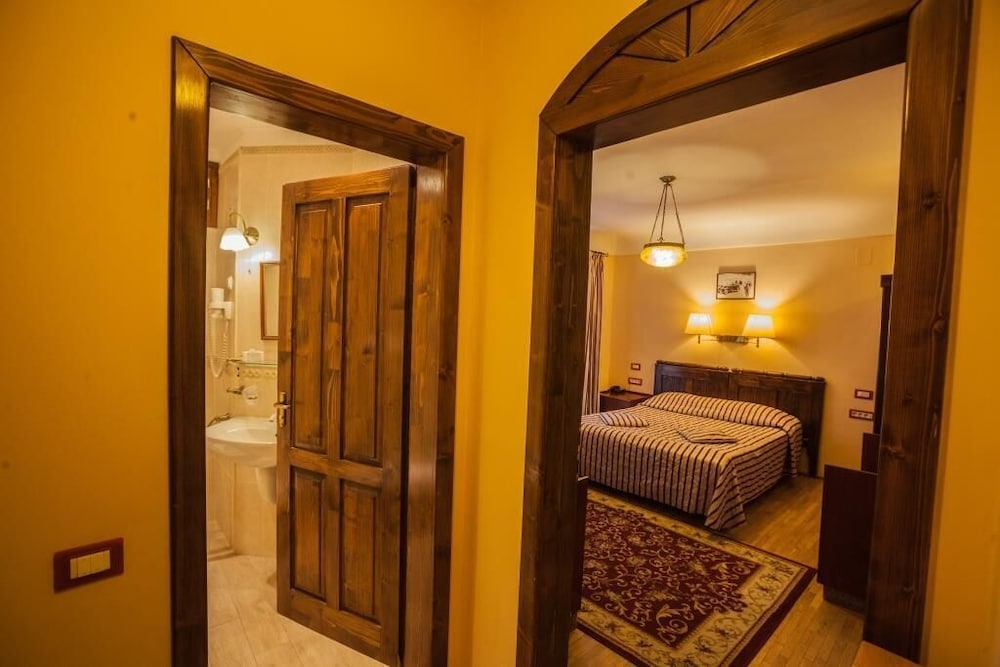 Standard Double Room - Photo 4
