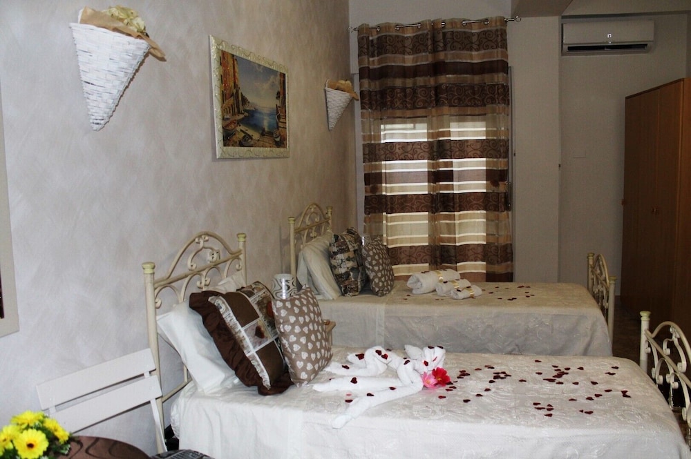 Double or Twin Room, Ensuite (Alba)