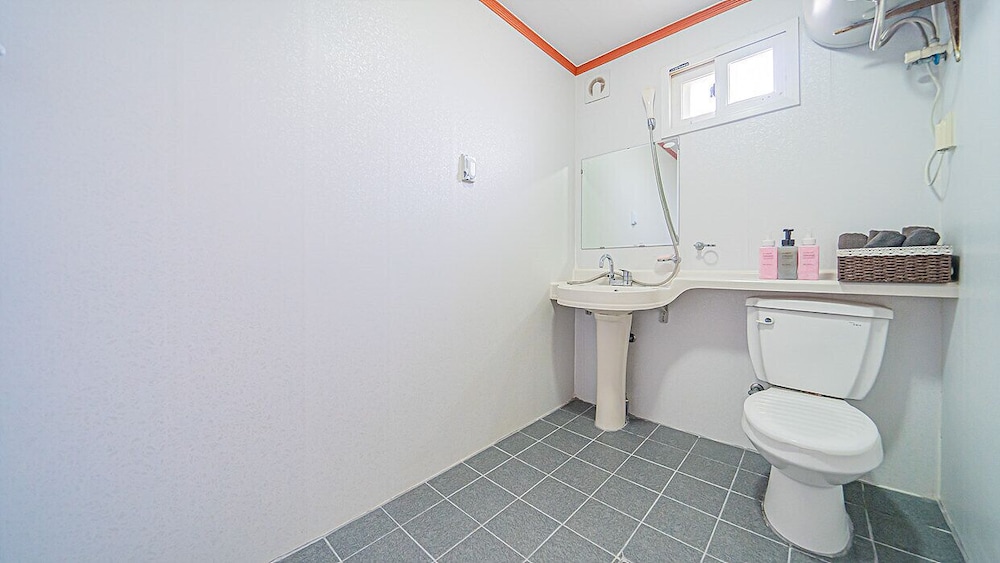 A: Red - 1F (1 Bed Room / 1 Living Room) photo 2