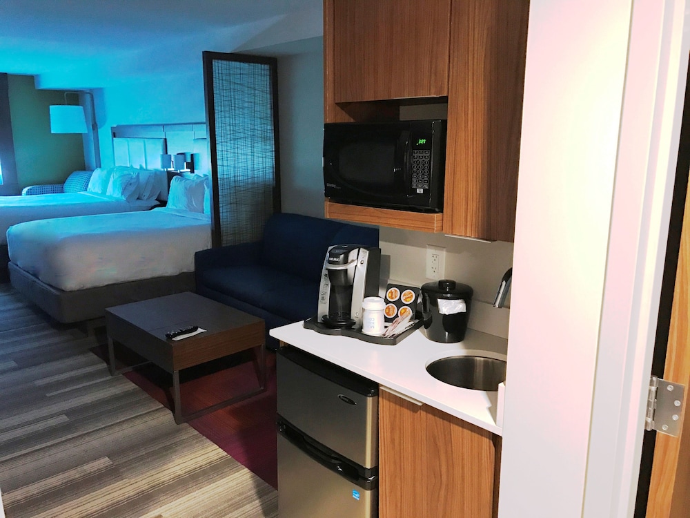 Suite, 2 Queen Beds, Pool View (Additional Living) photo 2