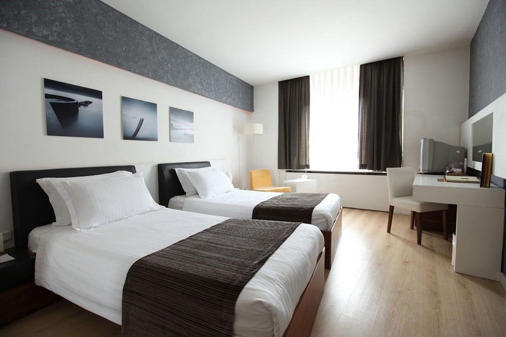 Deluxe Double or Twin Room photo 3