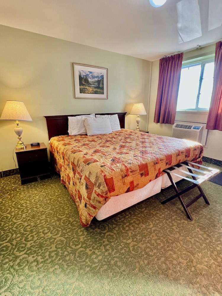 Standard Room, 1 King Bed photo 2