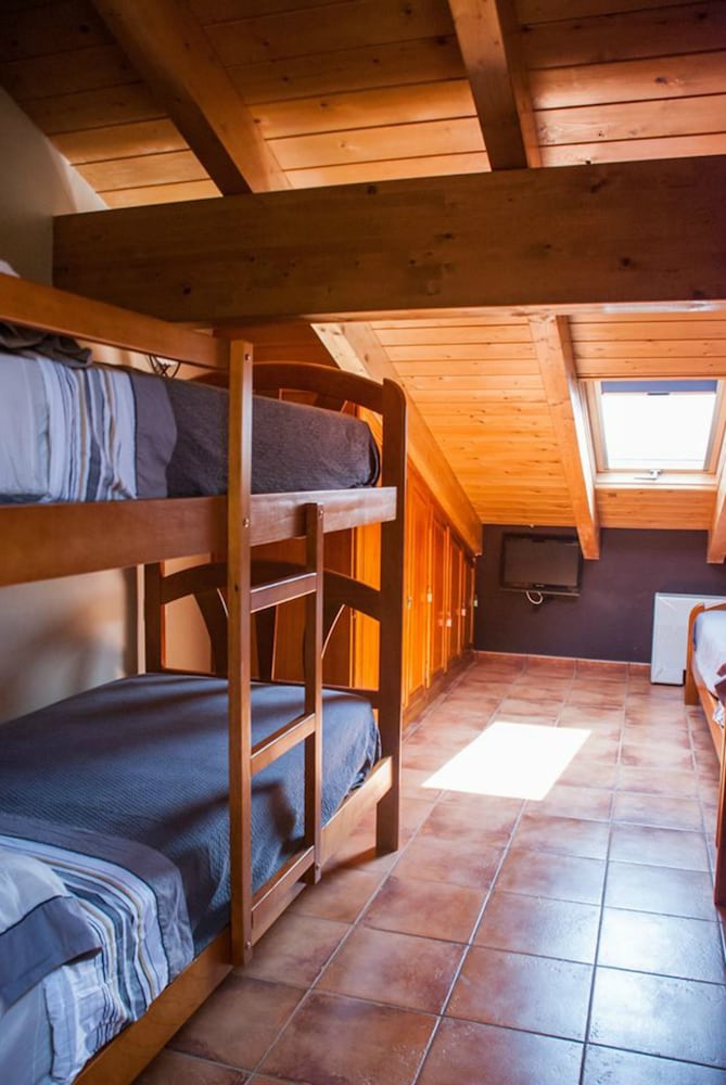 Quadruple Room, Shared Bathroom - Mountain View