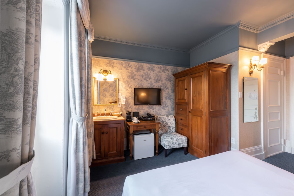 City Double Room, 1 Queen Bed, Balcony thumbnail 5