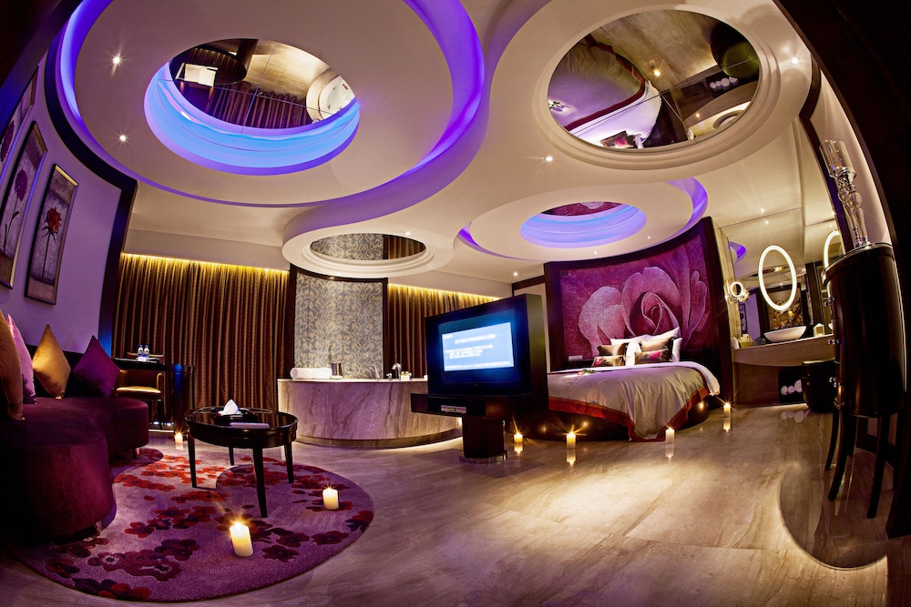Deluxe Suite photo 2