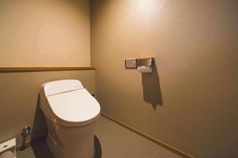 Deluxe Room, 1 King Bed, Non Smoking, Bathtub - Photo 15