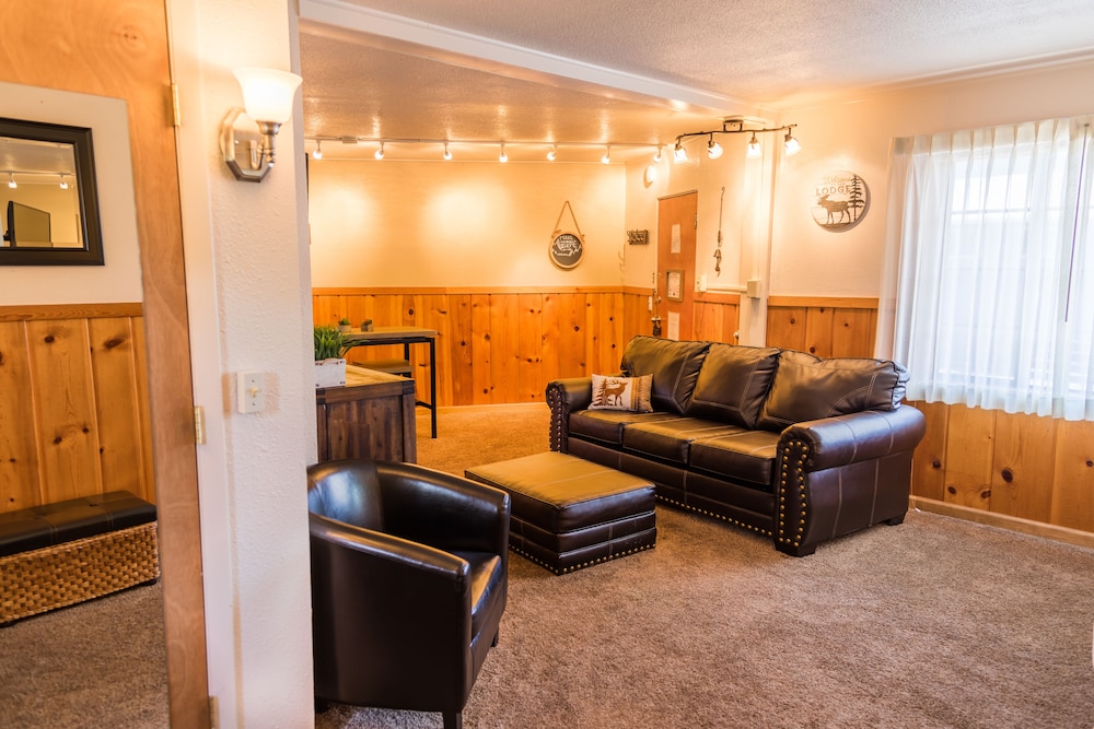 King Suite with Kitchen - Photo 8