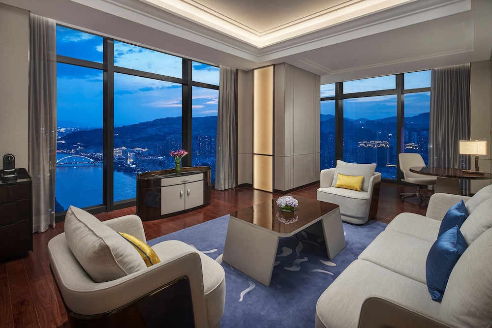 Regency, Deluxe Suite
