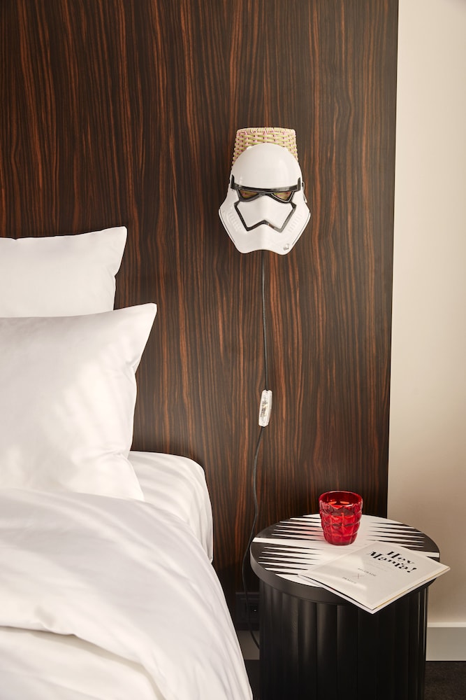 Room, 1 King Bed (Large Mama)
