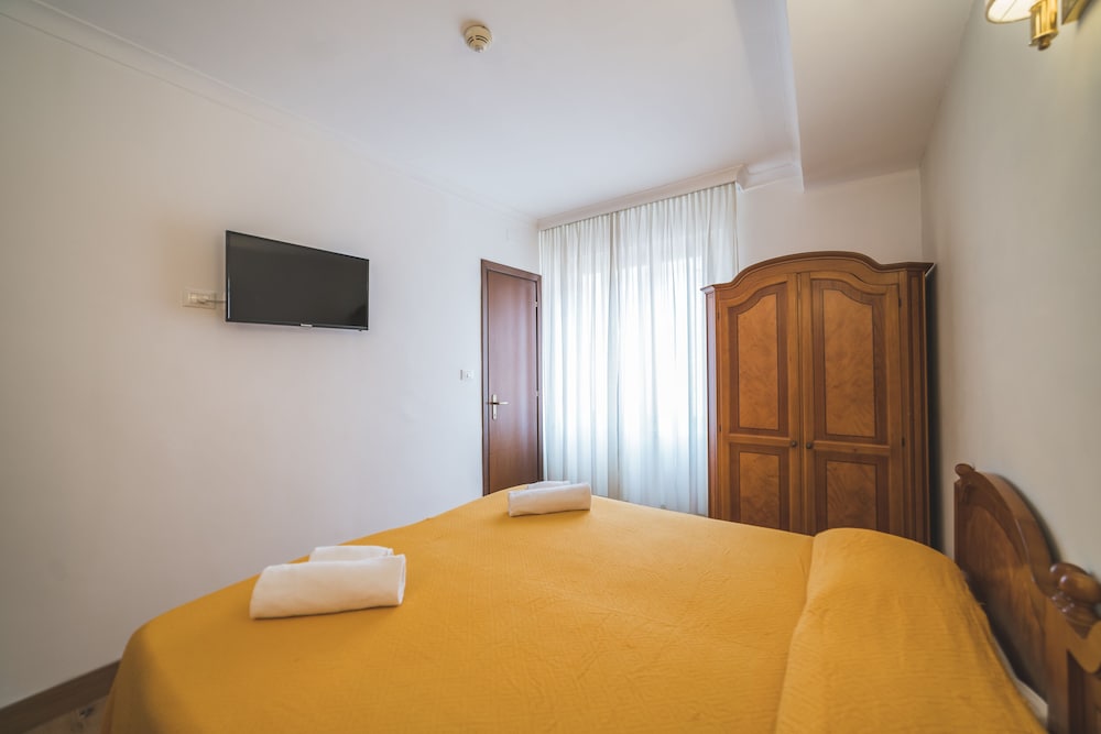 Classic Double or Twin Room photo 2