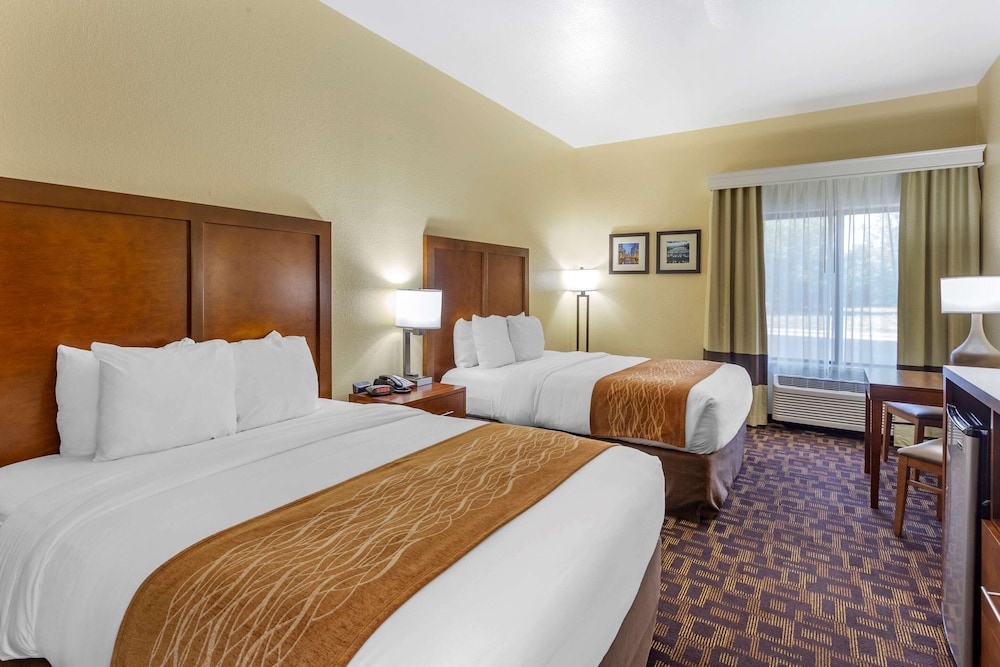Standard Room, 2 Queen Beds, Non Smoking - Photo 1
