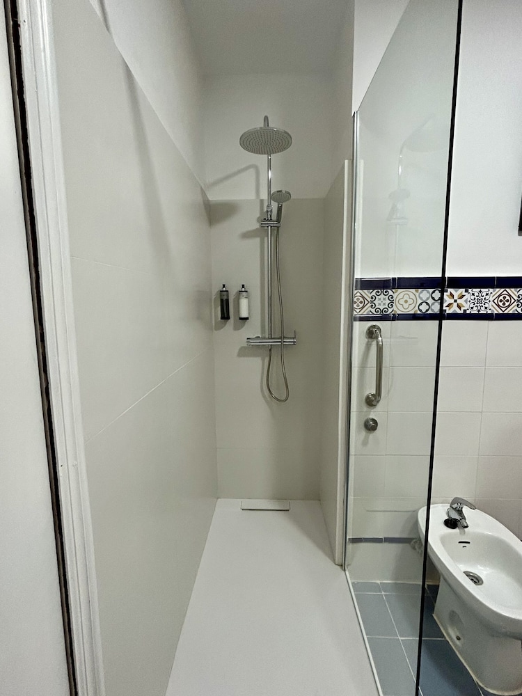 Deluxe Double Room, Private Bathroom, City View (Habitación 4) photo 2