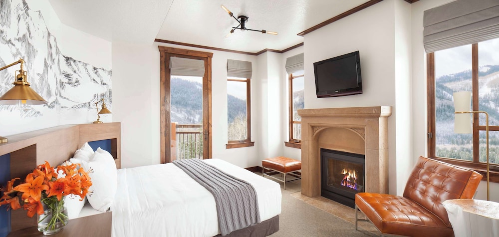 Deluxe Room, 1 King Bed, Balcony - Photo 1