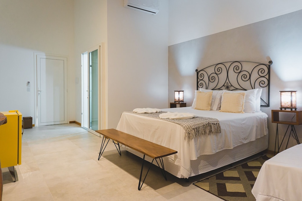 Deluxe Room - Photo 25