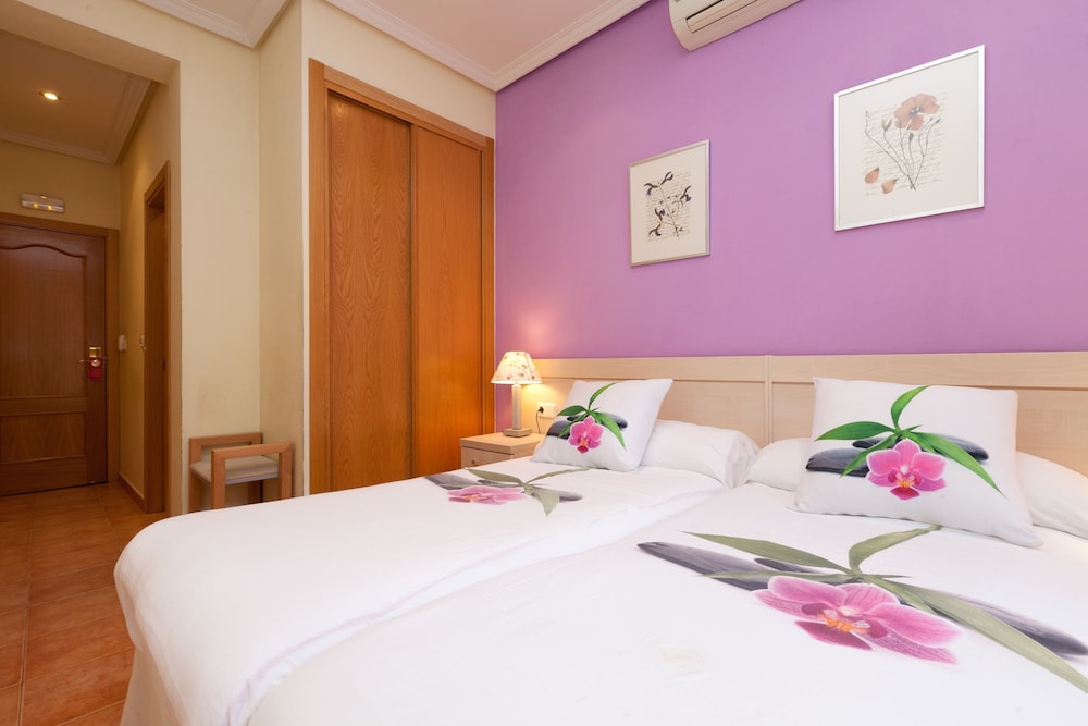 Family Triple Room, Private Bathroom - Photo 1