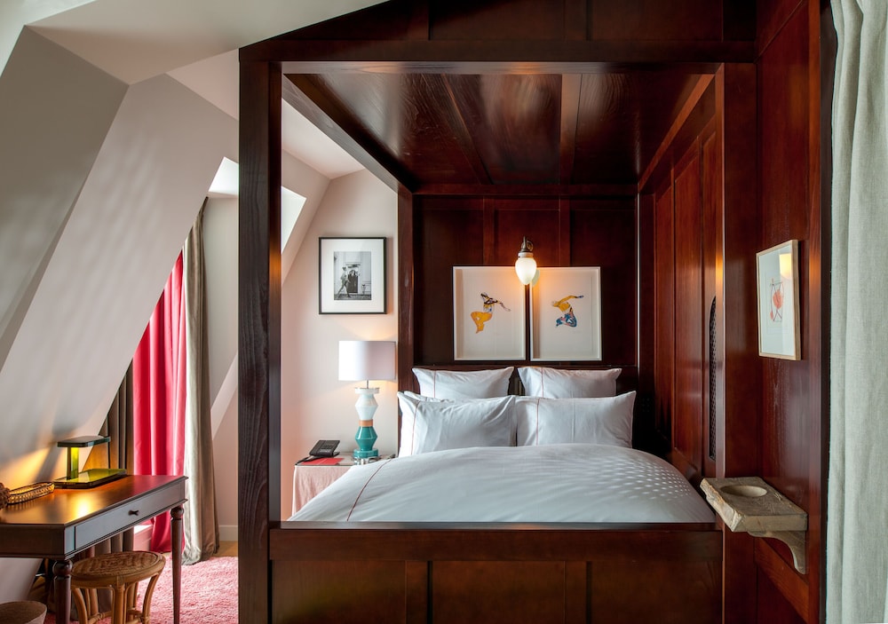 Classic Room, 1 Queen Bed, Pool Access photo 1