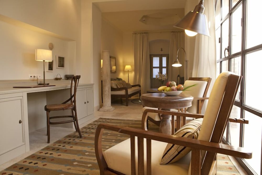 Royal Suite, 1 Queen Bed - Photo 6