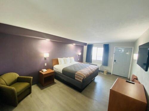 King Room - Non-Smoking photo 1