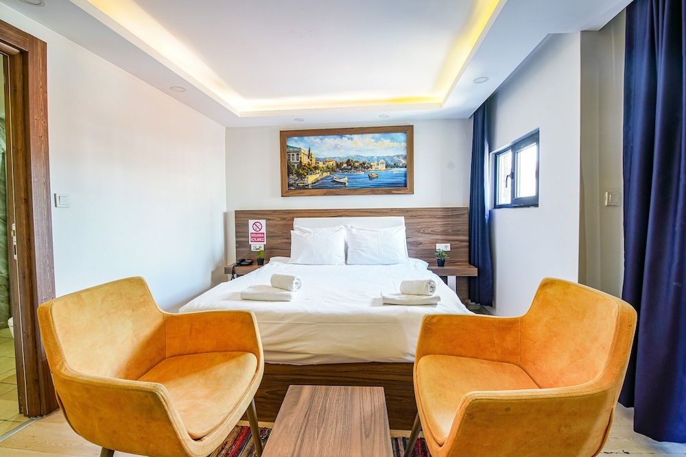 Elite Suite, 1 Queen Bed, City View photo 3