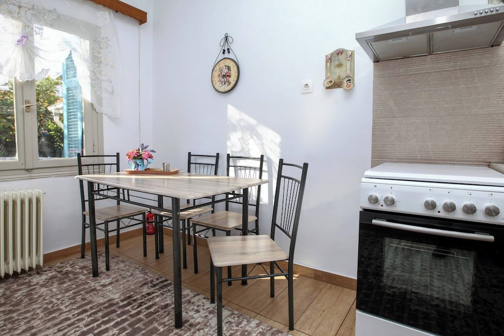 Relax in Elliniko Hidden Gem-vintage Bungalow With Garden and Hot Tub in an Iglo, Billede 41