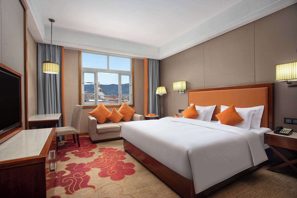 Room, 1 King Bed, Non Smoking, Mountain View photo 1