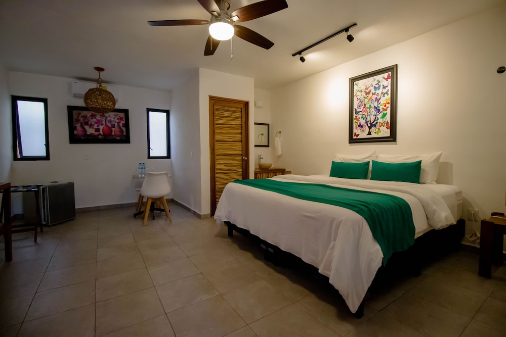 Deluxe Double Room, 1 King Bed, Garden View
