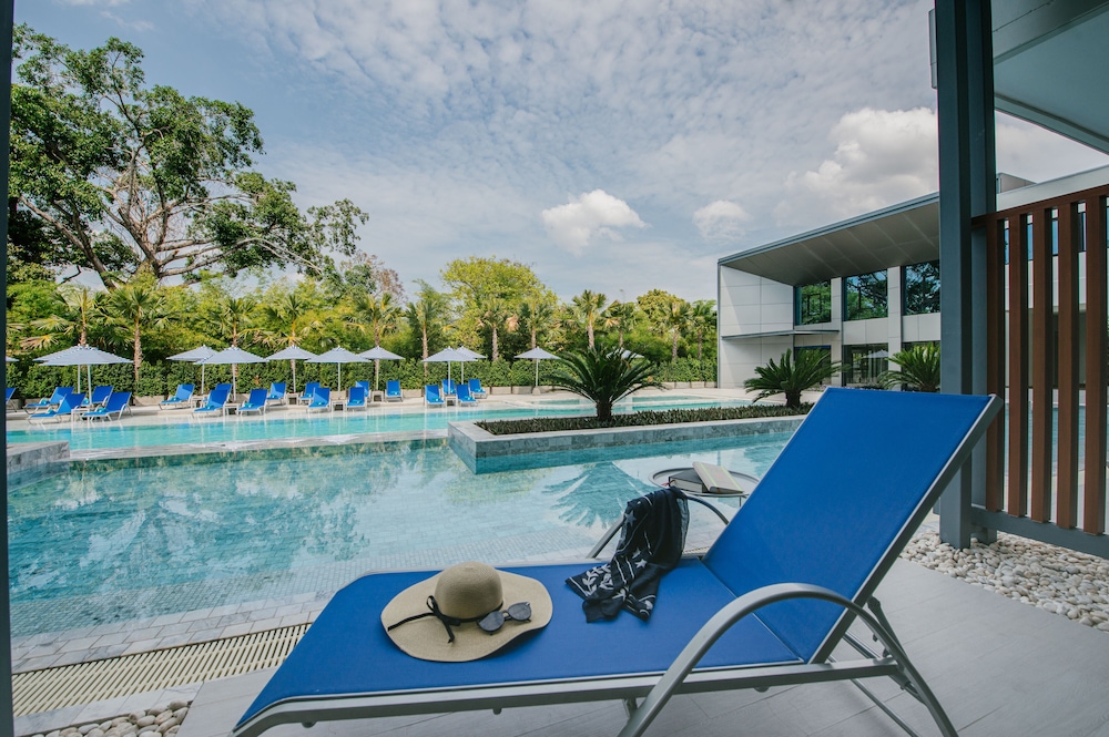 Deluxe Pool Access Room - Photo 10