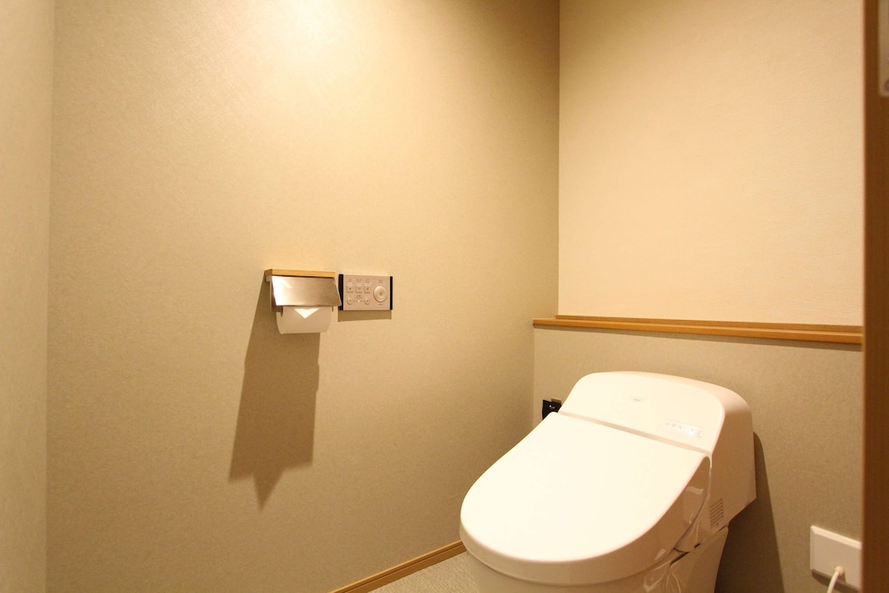 Superior Room, 1 King Bed, Non Smoking, Bathtub - Photo 17