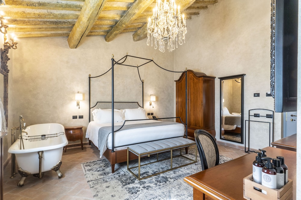 Premium Suite - Photo 8