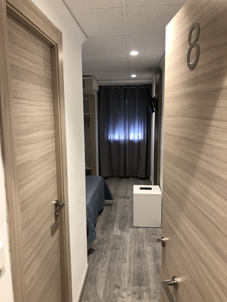 Single Room photo 3