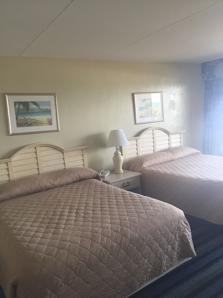 Basic Room, 2 Queen Beds, Ocean View (3 story walk up) photo 3