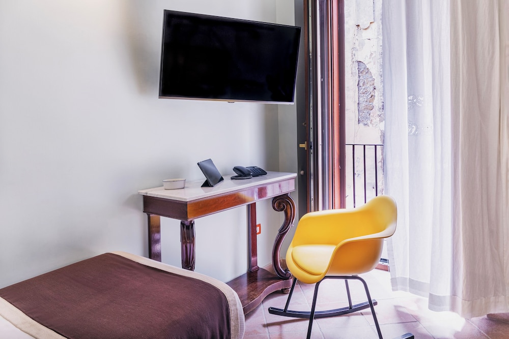 Standard Triple Room - Photo 9