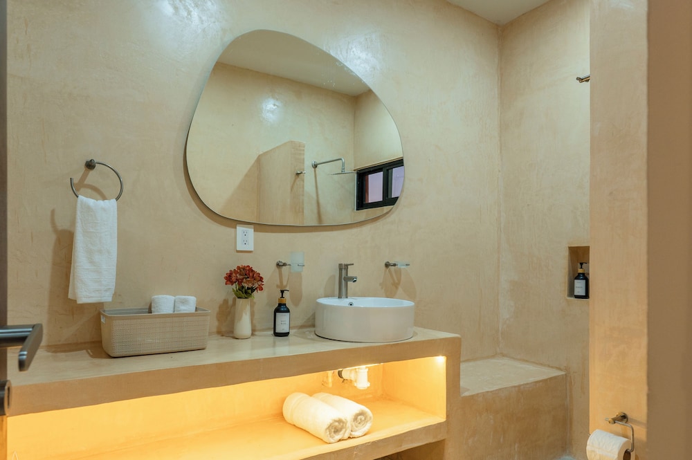 Sanctuary Suite #4 photo 3