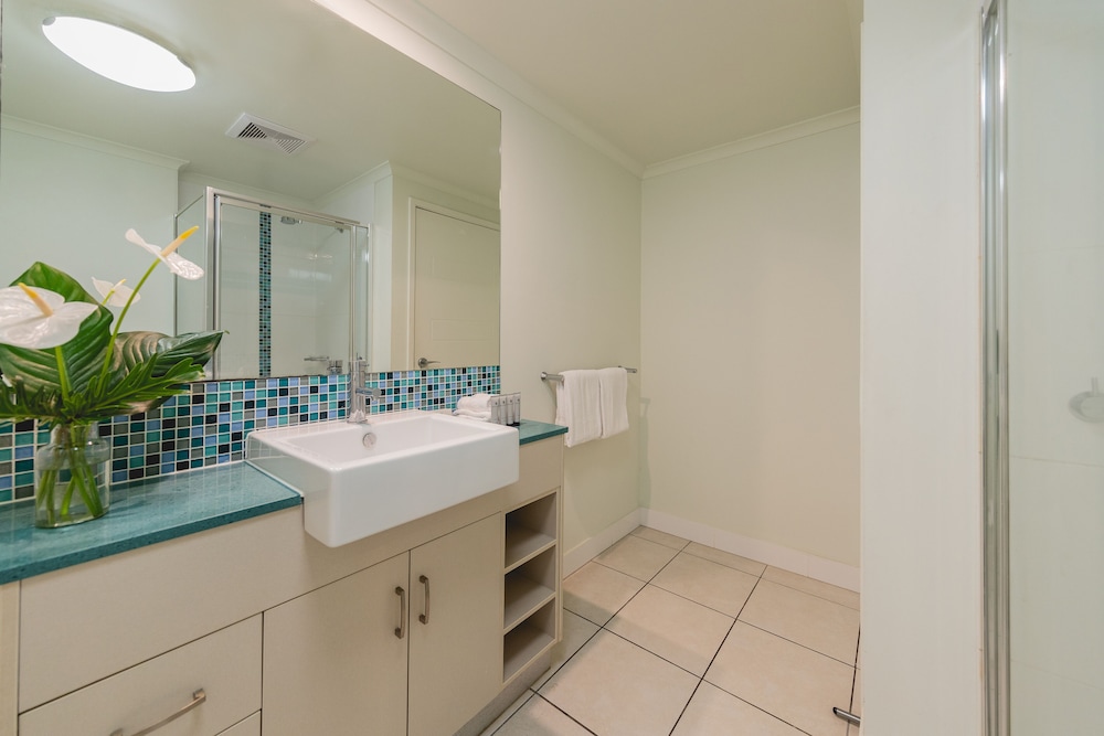Two Bedroom Lagoon Swim-Out Dual Key - Photo 8