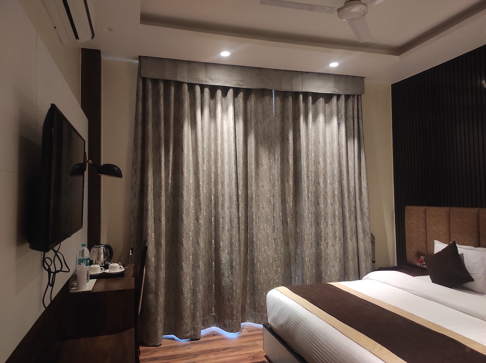 Suite - Photo 12