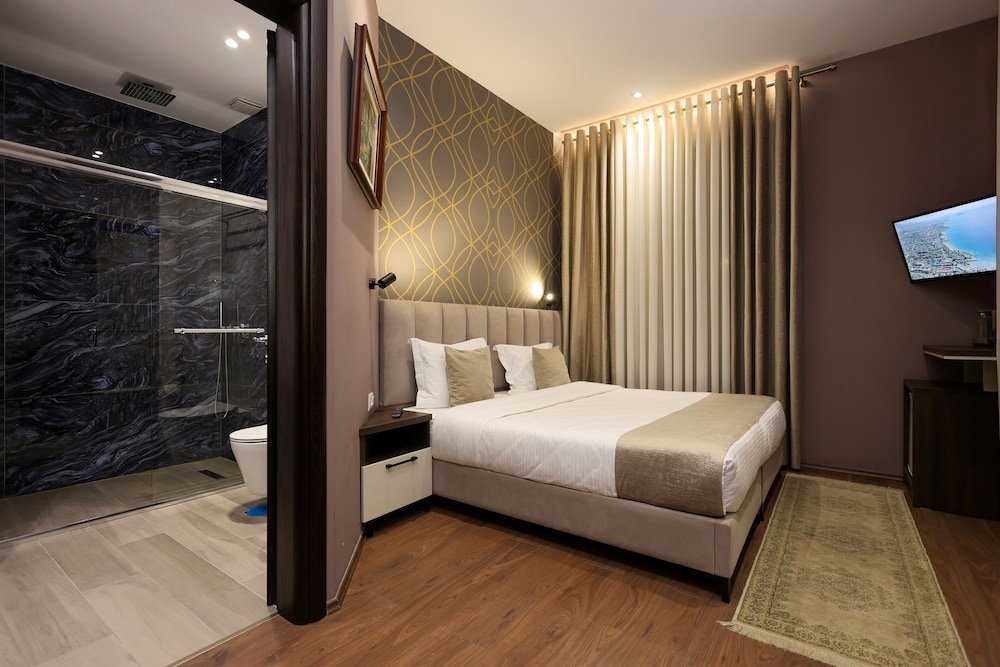 Deluxe Double Room, Garden View