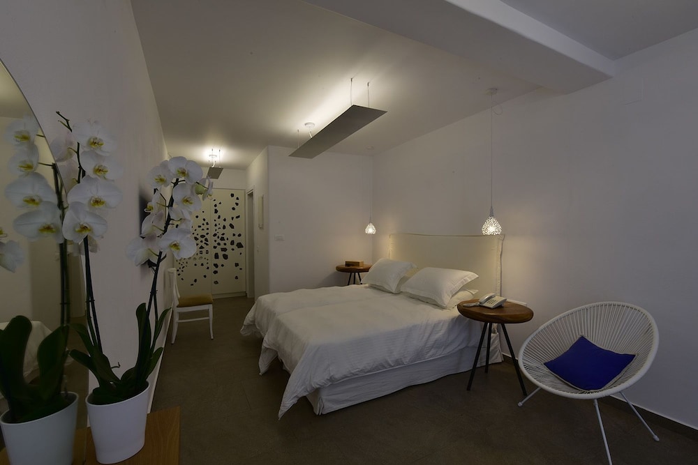 Deluxe Room, Partial Sea View photo 1