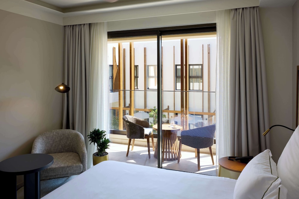 Room, 1 King Bed, Garden View