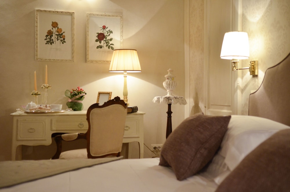 Deluxe Double Room, 1 Queen Bed photo 2