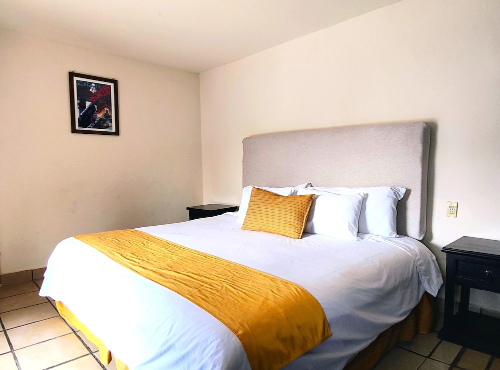 Standard Room, 1 King Bed photo 1