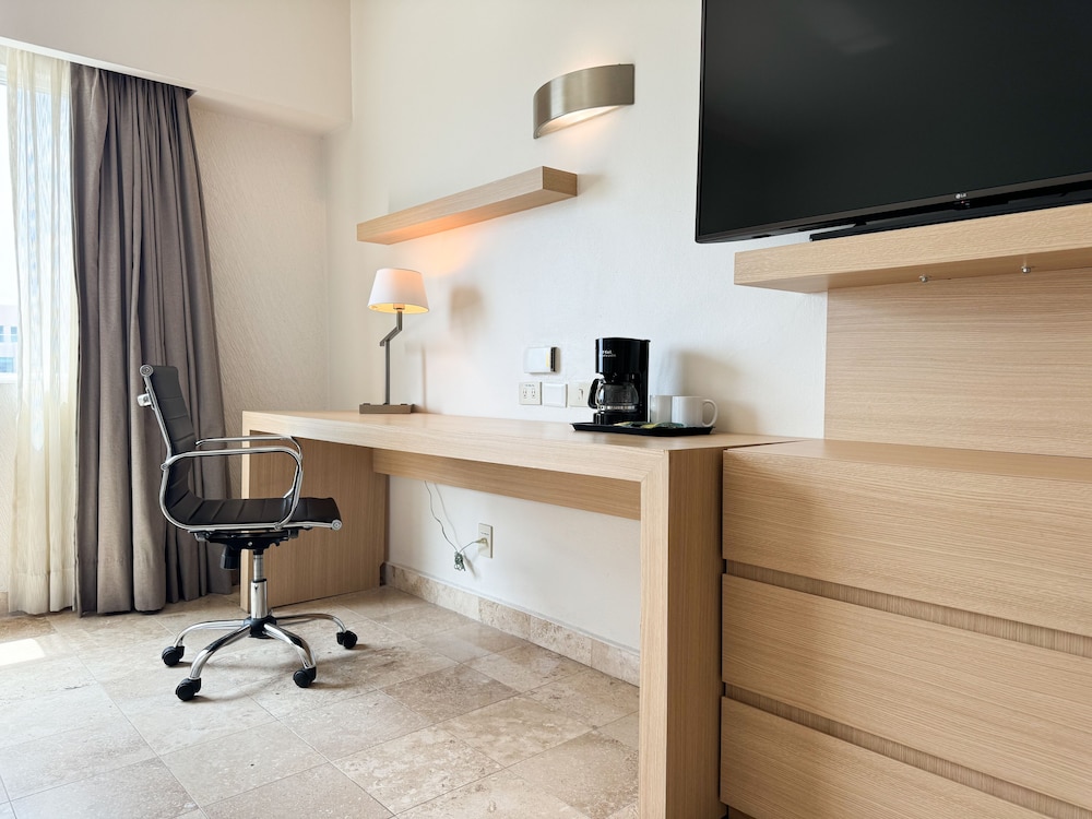 Room, 2 Twin Beds - Photo 4