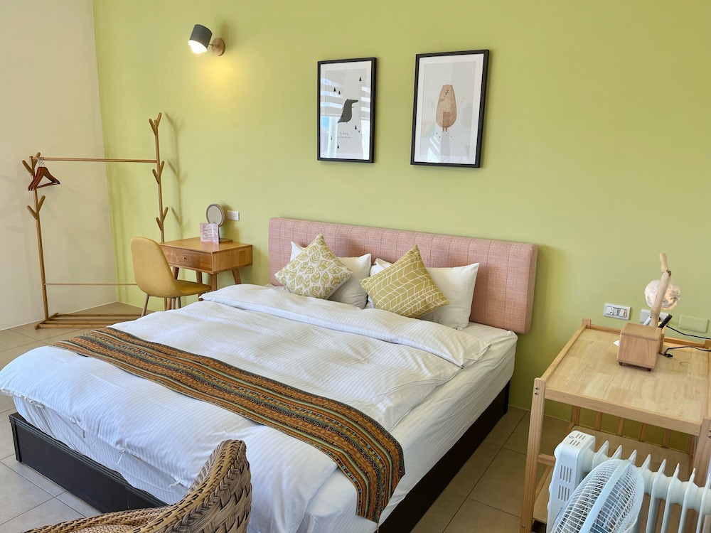 Deluxe Double Room, 1 Queen Bed, Bathtub, Mountain View photo 1