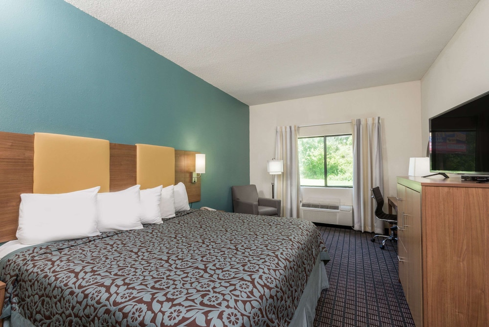 Room, 1 King Bed, Non Smoking - Photo 1