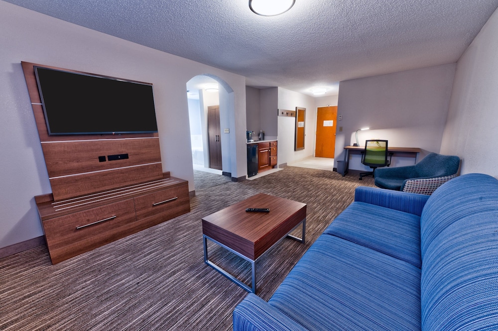 Suite, 1 King Bed, Jetted Tub - Photo 3