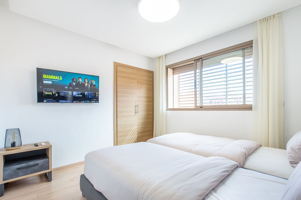 Premium Apartment, 2 Bedrooms, Balcony - Photo 4