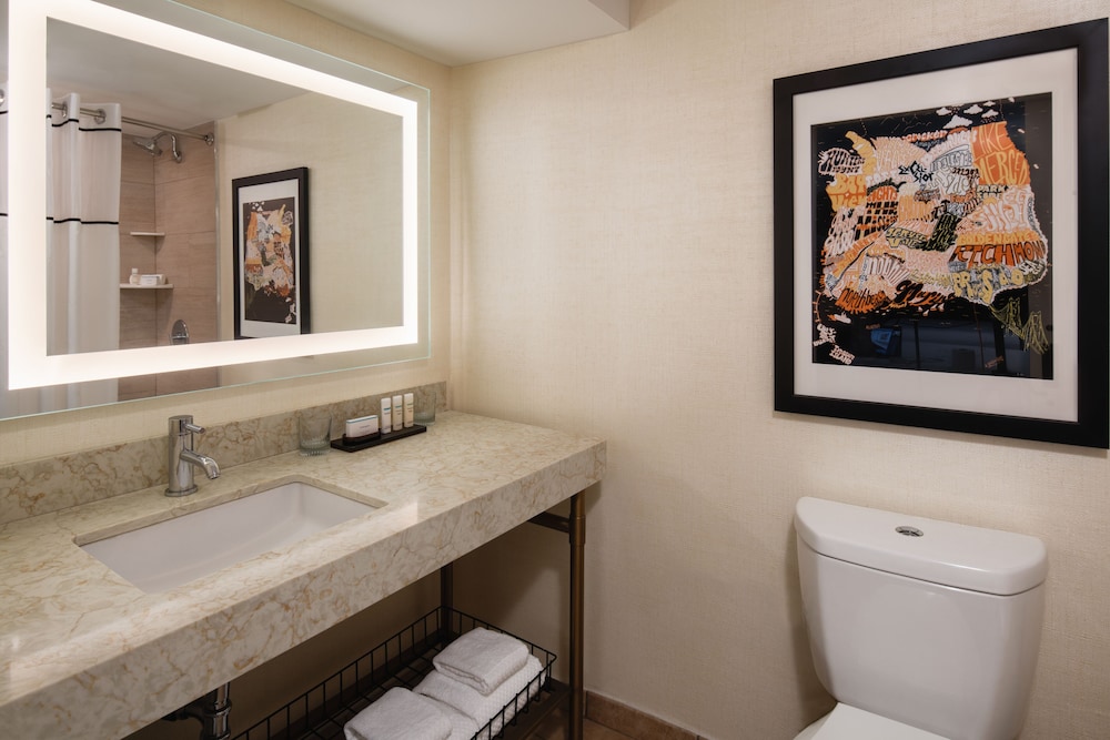 Suite, 2 Queen Beds, Corner - Photo 8